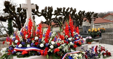 Două persoane au fost arestate în ancheta deschisă după vandalizarea mormântului lui Charles de Gaulle