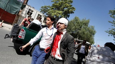 Guvernul afgan a revizuit la peste 90 de morţi şi peste 400 de răniţi bilanţul atentatului sinucigaş de la Kabul