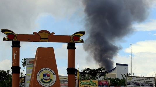 Unsprezece militari filipinezi ucişi într-un atac aerian al armatei asupra unor islamişti baricadaţi în oraşul Marawi