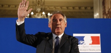 Bayrou anunţă două legi şi o revizuire a Constituţiei în vederea moralizării politicii promise de Macron