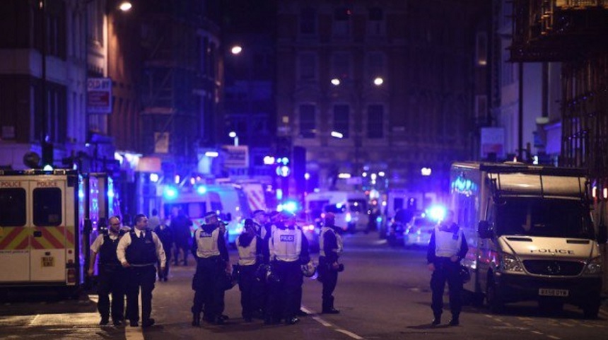 UPDATE: Doi români s-ar afla printre persoanele arestate în legătură cu atacul de la London Bridge. Operaţiuni ale poliţiei în estul Londrei. A fost percheziţionat apartamentul unuia dintre cei trei atacatori