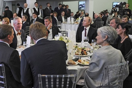 ”Nici măcar nu am vorbit cu el”, declară Putin pentru NBC despre dineul de la RT la care a stat lângă Flynn