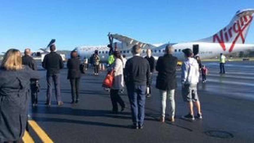 Pasageri au sărit dintr-un avion în Australia, după o ameninţare falsă cu bombă. FOTO