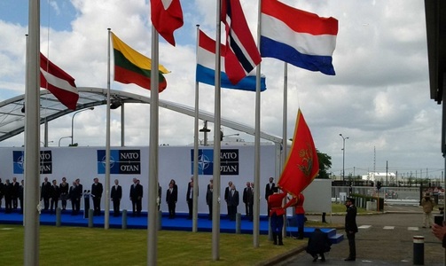 Muntenegrul, primit la cartierul general al NATO de la Bruxelles ca al 29-lea membru al Alianţei Nord-Atlantice