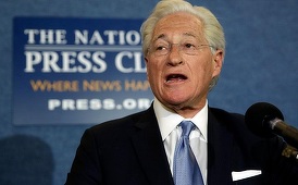 Avocatul lui Trump îl acuză pe Comey de divulgarea unor ”comunicaţii privilegiate” şi neagă că preşedintele i-a cerut loialitate sau să oprească vreo anchetă