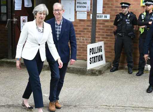 Alegeri anticipate în M.Britanie - May nu intenţionează să demisioneze, după ce Partidul Conservator a pierdut majoritatea absolută în Parlament. Corbyn: Negocierile pentru ieşirea Marii Britanii din UE trebuie să continue - UPDATE