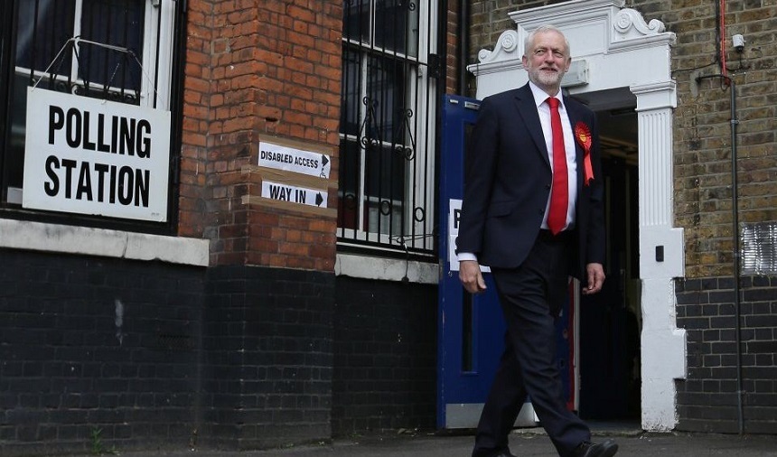 Corbyn se declară ”pregătit să servească” ţara, dar respinge eventuale acorduri cu alte partide în Parlament