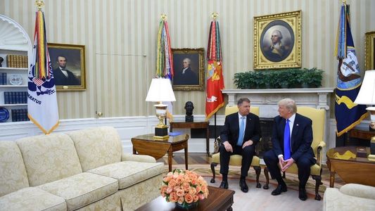 Trump şi-a afirmat sprijinul puternic pentru lupta anticorupţie şi a apreciat ”treaba extraordinară” făcută de Iohannis în România