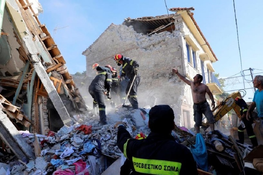 Cel puţin 10 oameni au fost răniţi şi mai multe case s-au prăbuşit în urma seismului din Marea Egee