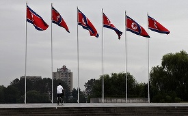Un student american condamnat la 15 ani de muncă silnică în Coreea de Nord a fost eliberat