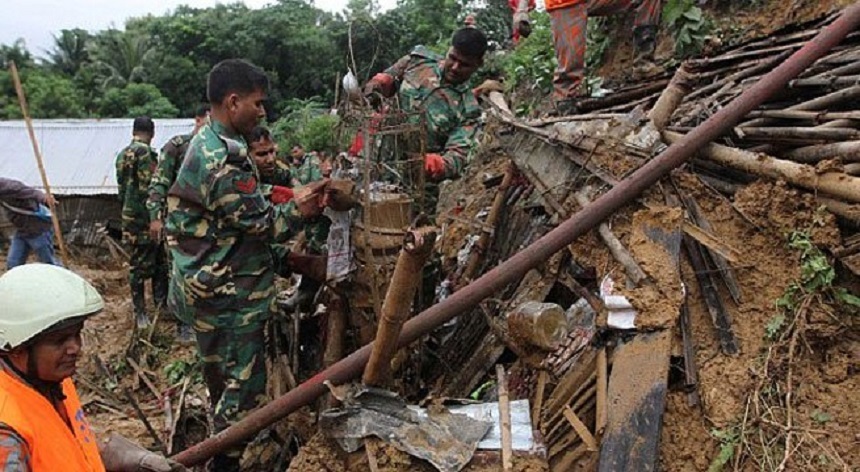 Cel puţin 134 de morţi în Bangladesh, în urma unor alunecări de teren cauzate de ploi musonice torenţiale