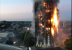 Treizeci de persoane au fost duse la cinci spitale din Londra în urma incendiului de la Grenfell Tower 