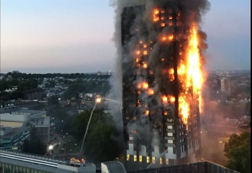 Treizeci de persoane au fost duse la cinci spitale din Londra în urma incendiului de la Grenfell Tower 