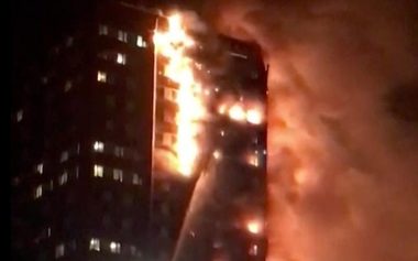 Persoanele evacuate în urma incendiului de la Londra au fost duse la o biserică