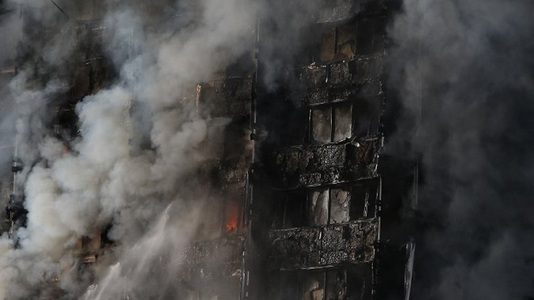 Căutările victimelor incendiului din blocul turn de locuinţe sociale de la Londra continuă; bilanţul de 12 morţi şi 78 de răniţi urmează să crească