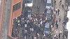 Manifestanţii care au intrat cu forţa în Primăria din Kensington s-au luat la bătaie cu forţele de ordine