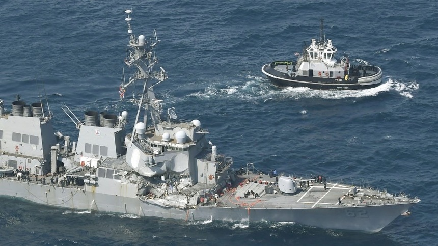 Şapte marinari SUA sunt daţi dispăruţi şi alţi trei au fost răniţi după ce un distrugător a lovit un cargo filipinez