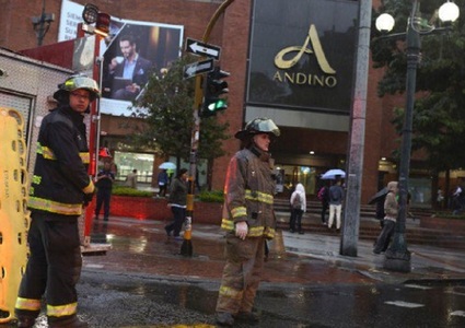 Trei morţi şi nouă răniţi, în explozia unei bombe la un mall din Bogota