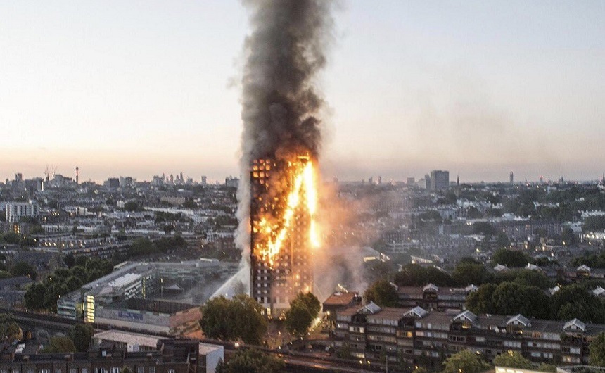 The Guardian: Materialul folosit la izolarea Grenfell Tower a fost o variantă ieftină, care nu este rezistentă la incendii