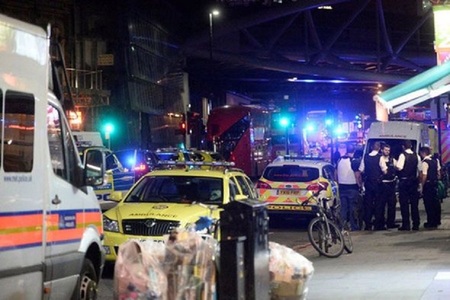 Un mort şi opt răniţi, în urma coliziunii de la moscheea Finsbury Park, anunţă poliţia