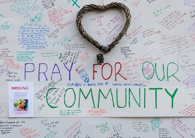 Marea Britanie a ţinut un moment de reculegere în memoria victimelor incendiului de la Grenfell Tower. VIDEO