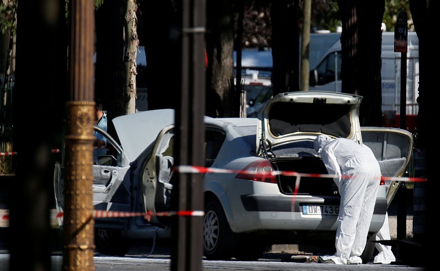AFP: Ce ştim despre atentatul ratat de pe Champs-Elysées