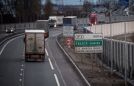 Şoferul unei camionete a murit într-un accident provocat de un baraj de migranţi în apropiere de Calais