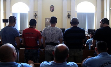 Procesul ”camionului mormânt” în care au murit asfixiaţi 71 de migranţi a început în Ungaria