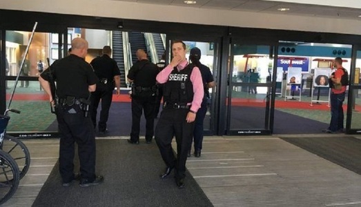 Poliţist înjunghiat pe un aeroport în SUA; presa evocă o posibilă pistă ”teroristă”