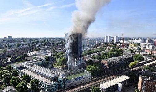 Şeful consiliului cartierului londonez Kensington-Chelsea demisionează în urma incendiului de la Grenfell Tower