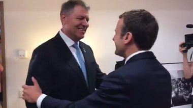 Macron pe Twitter: ”Împreună cu @KlausIohannis pentru a găsi soluţii comune. Europa trebuie să fie puternică şi nu divizată”