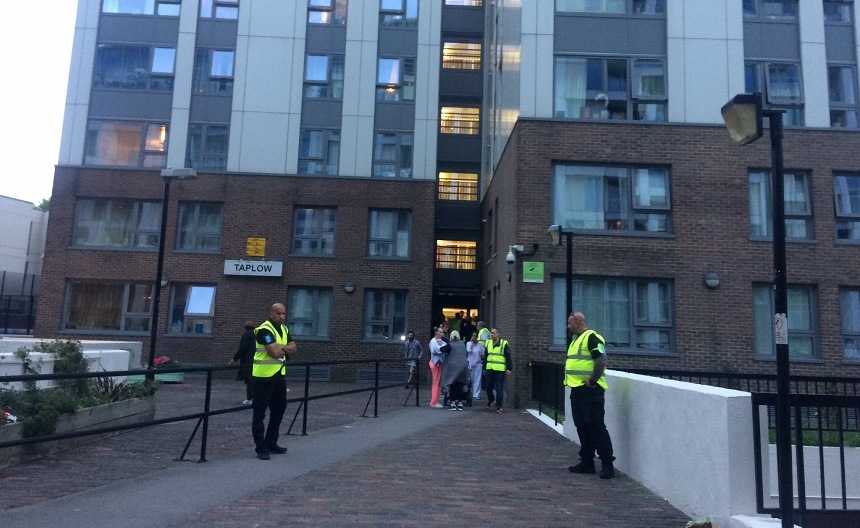 Cinci blocuri turn din Londra evacuate în noaptea de vineri spre sâmbătă din cauza unor riscuri de incendiu
