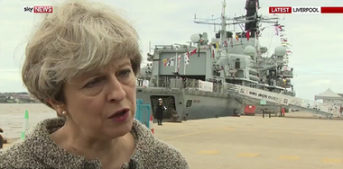 May promite să susţină sutele de persoane evacuate la Londra; zeci de evacuaţi au refuzat să plece din apartamente