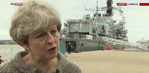 May promite să susţină sutele de persoane evacuate la Londra; zeci de evacuaţi au refuzat să plece din apartamente