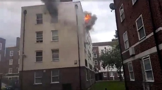 Un rănit într-un incendiu la un bloc cu trei etaje în estul Londrei
