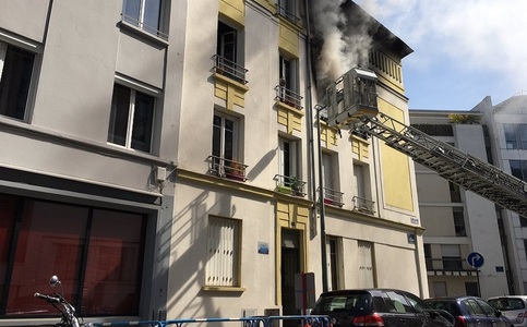 O sută de persoane evacuate în urma unui incendiu în vestul Parisului
