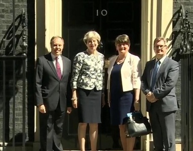 Conservatorii şi DUP au anunţat semnarea unui acord pentru susţinerea Guvernului May