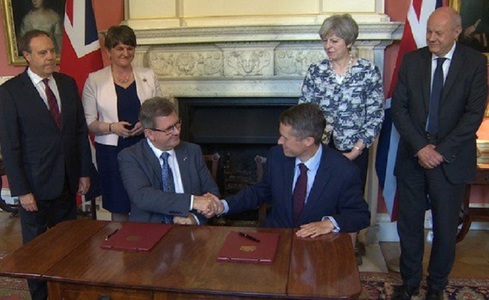 Irlanda de Nord va primi un milliard de lire sterline suplimentare, în baza acordului semnat de DUP şi conservatorii lui May