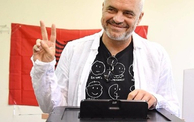 Socialiştii lui Edi Rama obţin o majoritate absolută în Legislativ şi pot guverna singuri