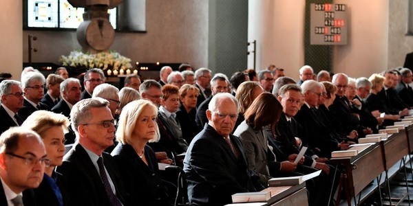 Lideri şi parlamentari germani îi aduc un omagiu lui Kohl la Catedrala St. Hedwig din Berlin