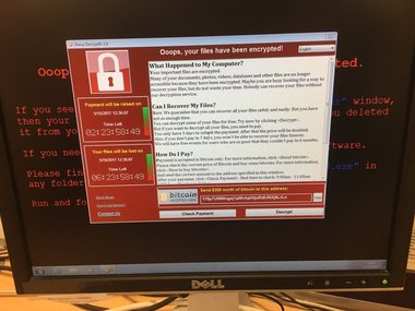Instituţiile, companiile şi băncile ucrainene sunt ţinta unui atac informatic masiv, care a lovit inclusiv aeroportul din Kiev
