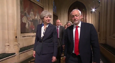 Theresa May ar putea să crească salariile în sectorul public