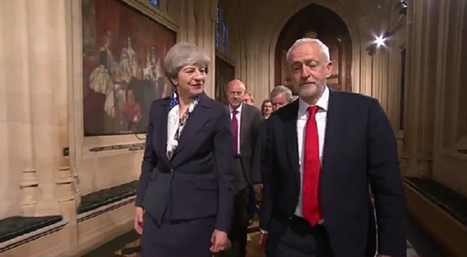 Theresa May ar putea să crească salariile în sectorul public