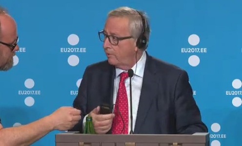 Juncker spune că nu are încă un smartphone, la lansarea preşedinţiei UE a Estoniei, care anunţă domeniul numeric drept una dintre priorităţile sale
