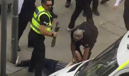 Autorităţile britanice au arestat un bărbat înarmat cu o macetă, în apropierea unui concert Justin Bieber din Cardiff