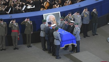Merkel: Trebuie să păstrăm moştenirea lui Helmut Kohl