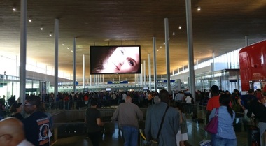 Autorităţile franceze au evacuat peste 2.000 de persoane, în urma unui incident de securitate pe aeroportul Charles de Gaulle