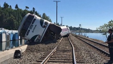 Mai mulţi pasageri răniţi uşor în statul american Washington, în urma deraierii unui tren Amtrak cu peste 250 de persoane la bord