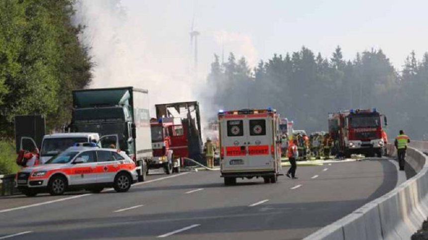 Poliţia se teme că în accidentul de autocar din Germania au murit până la 17 persoane