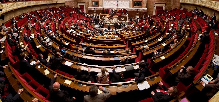 Parlamentul francez a aprobat prelungirea stării de urgenţă până pe 1 noiembrie